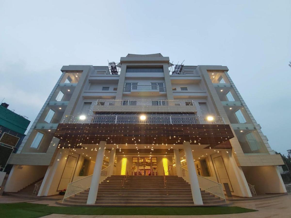 Acco Grand Hotel Lucknow Exterior photo